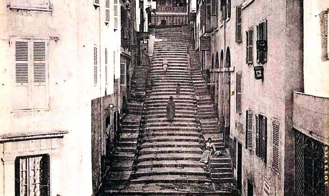 Oran - Rue de la Mosquee les escaliers- 1904.jpg